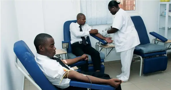  ?? EDIÇÕES NOVEMBRO ?? Angola precisa de mais dadores regulares para diminuir o défice ainda existente, mas quem quiser dar sangue tem de ser saudável e maior de 18 anos