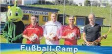  ?? FOTO: KARL MÄGERLE ?? Mit dabei beim Fußball-Camp in Meßkirch (von links): Franz Buhl, Ralf Hermanutz, Michael Gailfuß und Jürgen Rommel.
