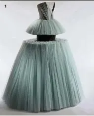  ??  ?? 1 Viktor & Rolf ball gown, spring/ summer 2010, Metropolit­an Museum of Art, Purchase, Friends of the Costume Institute gifts, 2011.