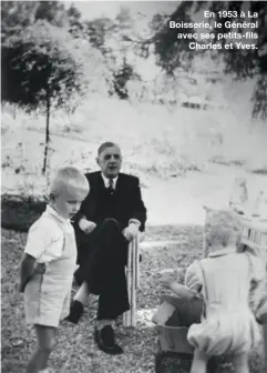  ??  ?? En 1953 à La Boisserie, le Général avec ses petits-fils
Charles et Yves.