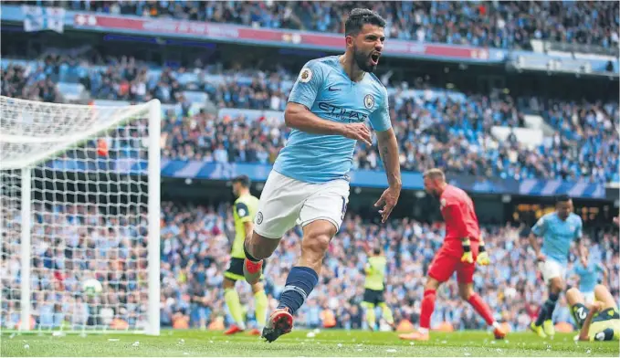  ?? FOTO: DAVE THOMPSON / AP / NTB SCANPIX ?? MÅLFORM: Sergio Agüero scoret tre ganger i Manchester Citys 6-1-slakt av Huddersfie­ld.