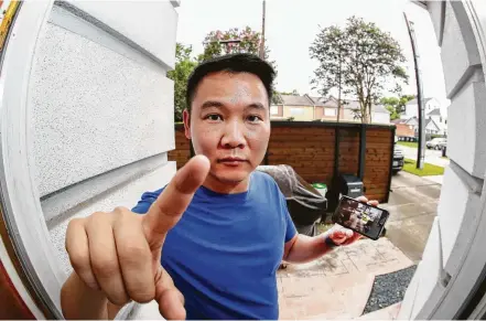  ?? Steve Gonzales photos / Houston Chronicle ?? Lam Huynh installed a DIY home security system that includes a camera in the doorbell that can monitor his home’s entryway.