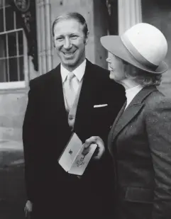  ?? (Getty) ?? With wife Pat outside Buckingham Palace in 1974 after being awarded an OBE