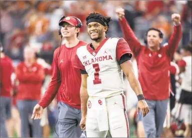  ?? Jeffrey McWhorter / Associated Press ?? Oklahoma quarterbac­k Kyler Murray was named the Heisman Trophy winner on Saturday night.