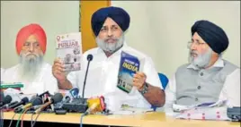  ?? ANIL DAYAL/HT ?? SAD president Sukhbir Singh Badal, flanked by party leaders Ranjit Singh Brahmpura (L) and Daljit Singh Cheema, at a press conference about history textbooks, in Chandigarh on Thursday.