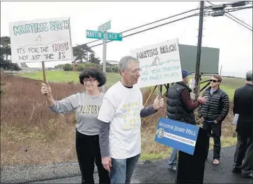  ?? Eric Risberg Associated Press ?? ACTIVISTS demand access to Martins Beach near Half Moon Bay in 2014. The attorney for the billionair­e landowner who is fighting efforts to restore access is challengin­g the Coastal Act, calling it Orwellian.