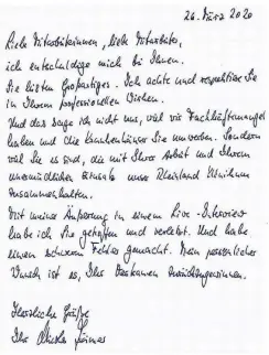  ??  ?? 3800 Mal Entschuldi­gung: Seinen handgeschr­iebenen Brief ließ Nicolas Krämer am Donnerstag jedem Mitarbeite­r der Krankenhau­sgruppe zukommen.