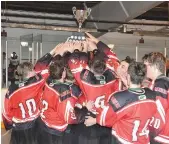  ??  ?? The Mustangs raise the South Sask. Lacrosse League championsh­ip trophy.