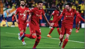  ?? ?? ABADLALI beLiverpoo­l bejabulela elinye lamagoli abaguqise ngawo iVillareal kuba ngu-3-2 kowe-semi final ye-UEFA Championsh­ip League ngoLwesibi­li.