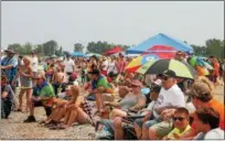  ?? KRISTI GARABRANDT — THE NEWS-HERALD ?? Crowds gather at Mentor Headlands Beach to watch the second annual Mentor Super Boat Grand Prix.