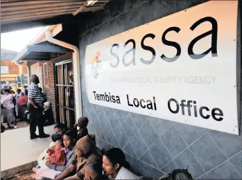  ?? PICTURE: ANTOINE DE RAS ?? MAKING IT EASIER: Mothers with their children wait to be assisted at the Thembisa Sassa office. Two women were arrested while on duty, relating to selling government social grants.