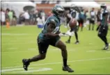  ?? MATT ROURKE — THE ASSOCIATED PRESS ?? Philadelph­ia Eagles wide receiver Torrey Smith catches a ball during an NFL football training camp in Philadelph­ia.