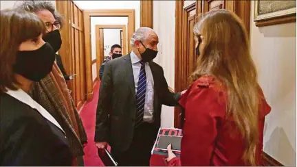  ?? ?? AL SENADO. Pablo da Silveira, ministro de Educación, tendrá que comparecer en e Parlamento por resolución de titulación docente.