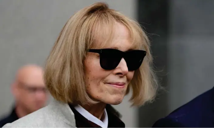  ?? ?? The former advice columnist E Jean Carroll leaves Manhattan federal court. Photograph: Mary Altaffer/AP