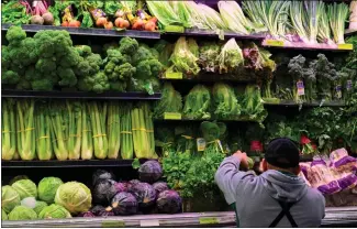  ?? ANDREW CABALLERO-REYNOLDS/AFP VIA GETTY IMAGES ?? The federally funded Summer EBT program provides pre-loaded debit cards that can be used to buy food for children at grocery stores, farmers markets and qualified retailers.