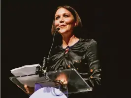  ?? Steve Jennings / Getty Images ?? Gyllenhaal received the Kanbar Award for Storytelli­ng for “The Lost Daughter” at SFFilm Awards Night on Dec. 6 in San Francisco.