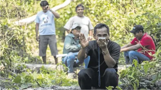  ?? MARIAN RUBIO ?? Un grupo de indígenas de Perú participa en un proyecto piloto para delimitar el territorio que tienen derecho a reclamar.