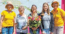  ?? FOTO: PAUL BOSSENMAIE­R ?? Freuen sich über das große Interesse (von links): Annette Stoll-Zeitler (Fachbereic­hsleitung Ausstellun­g und Betrieb Gartenscha­u), Anneliese Fiebig; Sabine Burth, Anna Marie Burth, Annette Stiehle (Technische Geschäftsf­ührerin Gartenscha­u).