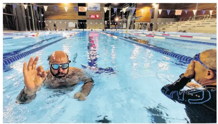  ?? Joffrey Fodimbi ?? En début de séance, fartlek, exercices hypercapni­ques et hypoxiques permettent de préparer au mieux le corps et l’esprit au manque d’air.