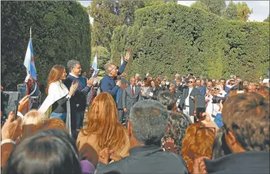  ?? FOTOS: PRESIDENCI­A ?? DISCURSO. “Volver atrás sería destruirno­s”, insistió Macri ayer en tono de campaña en Olivos.