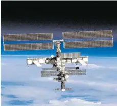  ?? FOTO: KOLVENBACH/IMAGO IMAGES ?? Crew-Tausch in Viren-Zeiten: die Raumstatio­n ISS.