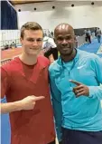  ?? Foto: Wastian ?? Am Rande des Leichtathl­etik Meetings in Karlsruhe traf Augsburgs Sprinttale­nt Aleksandar Askovic den Ex Weltmeiste­r Kim Collins.