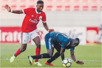  ??  ?? No último compromiss­o para o campeonato, o Benfica B venceu o Real por 3-1