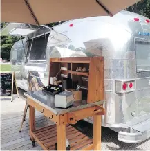  ??  ?? An Airstream trailer next to the Huttopia lodge serves as a snack bar, dishing out homemade pizzas and pastries.