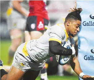  ??  ?? Late surge: Paolo Odogwu scores his first try for Wasps