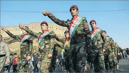  ?? GAILAN HAJI / EFE ?? Los peshmergas desfilan en Irbil y garantizan las fronteras de la región kurda en el norte de Irak
