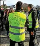  ??  ?? Les « gilets jaunes » appellent à une manifestat­ion d’ampleur samedi.