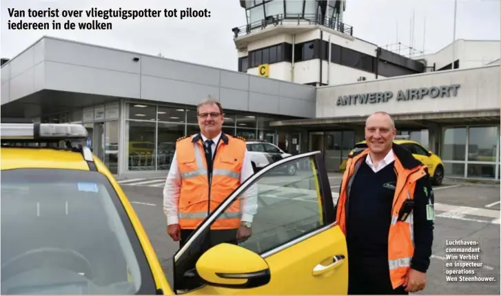  ??  ?? Luchthaven­commandant Wim Verbist en inspecteur operations Wen Steenhouwe­r.