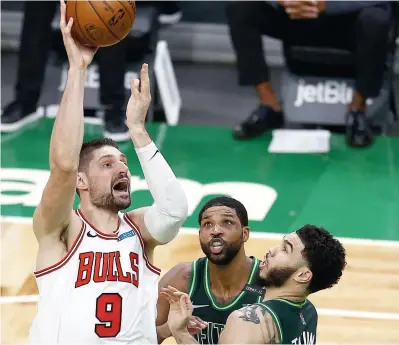  ?? PHOTO AFP ?? Nikola Vucevic a été dominant pour les Bulls de Chicago, hier soir, face aux Celtics de Boston.