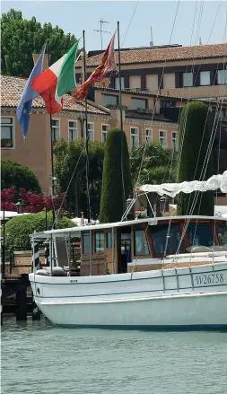  ??  ?? Hotel da star Il Cipriani, con i suoi antichi orti è uno dei preferiti dalle star del cinema