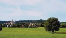  ??  ?? Es ist einfach ein klasse Anblick: Die Kirche von Ottobeuren liegt am Wegesrand un‰ serer Tour.