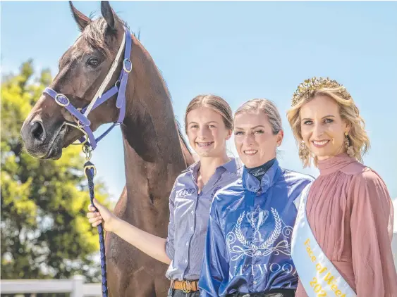  ?? Picture: Nev Madsen ?? READY TO RACE: Getting ready for Weetwood are (from left) Mia Nolan, Skye Bogenhuber and the face of Weetwood Vanessa Gleeson, with Terajona, part of Michael Nolan’s stable.