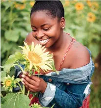  ?? Photo by Chelsa King/
Crowned Photograph­y ?? ■ Shalisa Roland enjoys the Sunflower Trail and
Festival in Caddo Parish. The annual event takes place
Saturday, with the festival in Gilliam,
Louisiana, and visitors invited to pick
sunflowers and visit communitie­s and shops along
the trail.