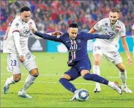  ??  ?? PSG'S Neymar (C) scores their first goal against Lyon at Parc Olympique Lyonnais on Sunday.
REUTERS