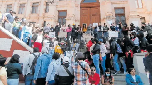  ?? CRESCENCIO TORRES ?? Alumnos de la Escuela Normal Oficial de Guanajuato están en paro de actividade­s.