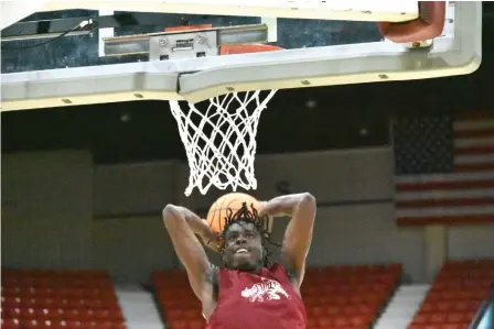  ?? (Pine Bluff Commercial/I.C. Murrell) ?? Courtney Crutchfiel­d of Pine Bluff High School throws down a two-handed dunk during practice at the Pine Bluff Convention Center on Monday.