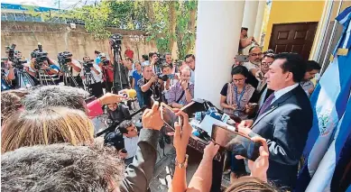  ?? FOTO: CORTESÍA DIARIO NUESTRO PAÍS ?? El presidente del Poder Legislativ­o, Mario Ponce, habló ante los medios de comunicaci­ón salvadoreñ­os y lamentó los actos realizados por el presidente de El Salvador, Nayib Bukele.