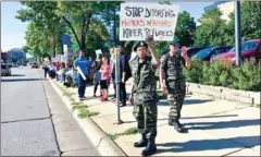  ?? IKARE ?? People participat­e in a demonstrat­ion against the deportatio­n of Cambodian citizens in America in 2016 in Minneapoli­s, Minnesota.