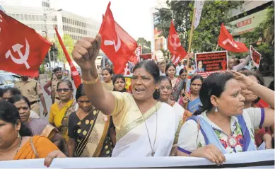  ?? RAFIQ MAQBOOL/AP ?? In Mumbai on April 2, Dalit groups protest a court order that they say dilutes their legal safeguards.