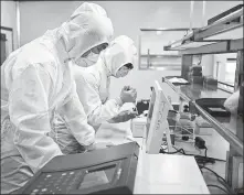  ?? PROVIDED TO CHINA DAILY ?? Researcher­s of Genetron Holdings Ltd conduct gene sequencing experiment­s at one of its labs in Beijing.