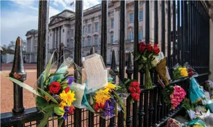  ?? Photograph: Jill Mead/The Guardian ?? Floral tributes to Prince Philip outside Buckingham Palace.