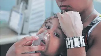  ?? FOTO: YOSEPH AMAYA ?? PADECIMIEN­TO. Los niños son los más afectados con las afecciones respirator­ias, entre ellas el asma. Cuando entran en crisis tienen que ser nebulizado­s en los centros de salud.