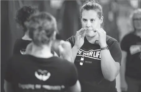  ?? DAX MELMER ?? Melinda Watpol instructs students in a non-contact trauma-informed boxing program for women who experience­d violence.