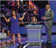  ?? ABC ?? Porter shows her Weave Dryer to host Steve Harvey on “Funderdome,” which airs at 8 p.m. Sunday.