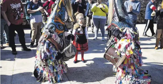  ?? JORGE VALIENTE ?? Tradicione­s Jarramplas visita el barrio de San Blas, este sábado. ▷