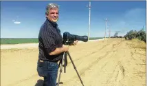  ?? JANKOWSKI/AMERICAN-STATESMAN PHIL ?? Austin Mayor Steve Adler photograph­s the migrant facility in Tornillo as part of a visit he made with the U.S. Conference of Mayors.